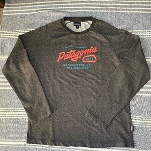 Patagonia Gray Long Sleeve Tee with Crew Neck